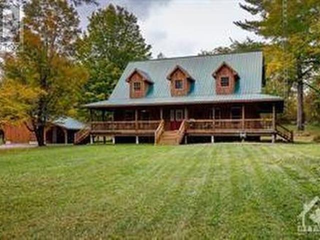 House for sale in Clayton