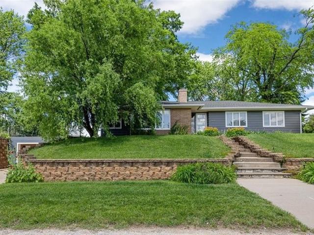 House for sale in Linn, Iowa