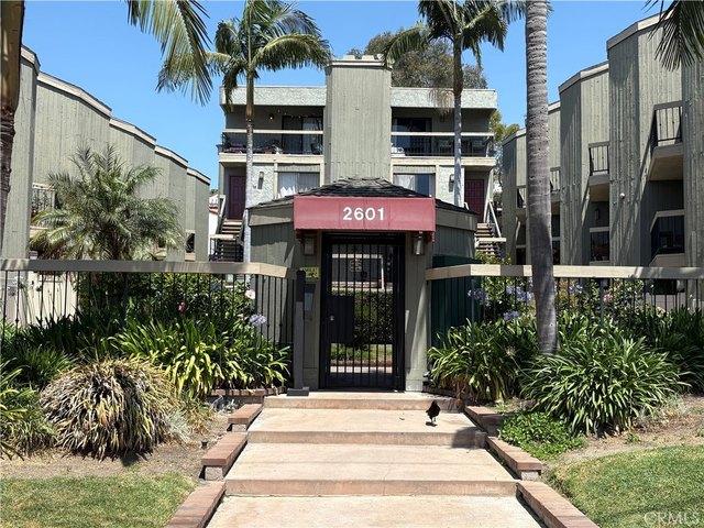 Townhouse for sale in Signal Hill, California