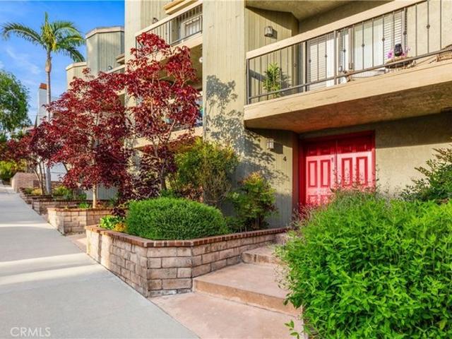 Townhouse for sale in Signal Hill, California
