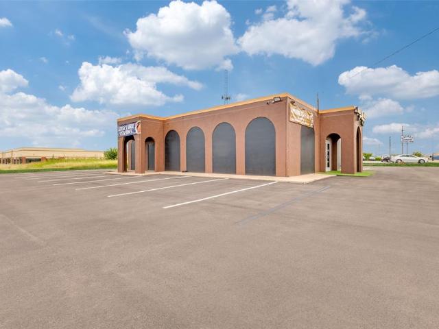 Commercial for sale in Grand Prairie, Texas