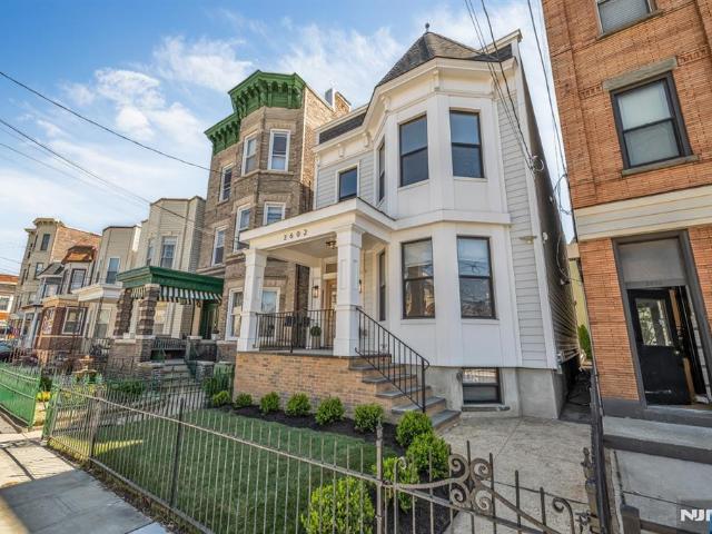 House for sale in Hudson, New Jersey