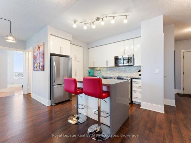 Condo for rent in City Centre, Mississauga