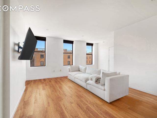 Condo for sale in Manhattan Community Board 10, New York