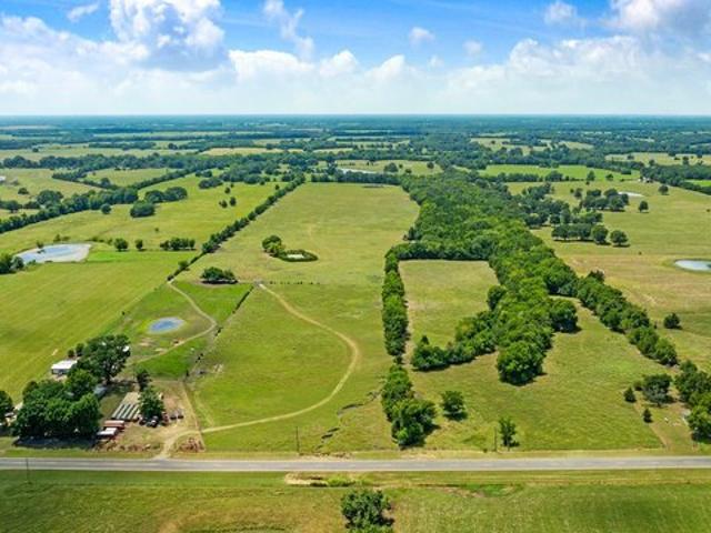 House for sale in Clarksville, Texas
