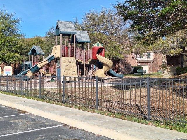 Townhouse for sale in Leesville, Texas