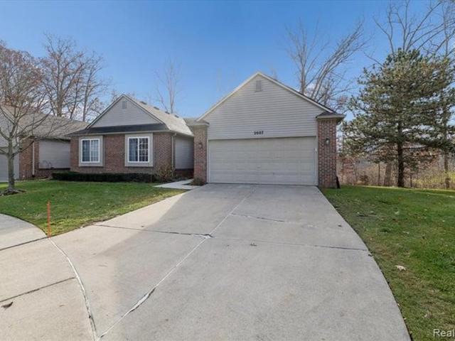 Condo for sale in Hartland, Michigan
