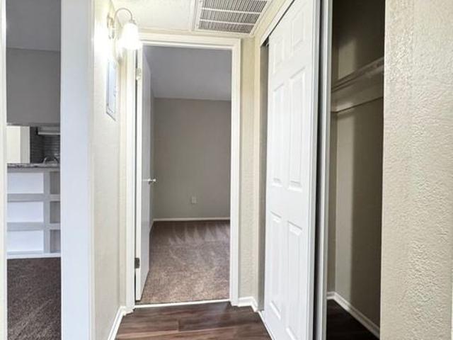 Apartment for rent in Canyon Country, California