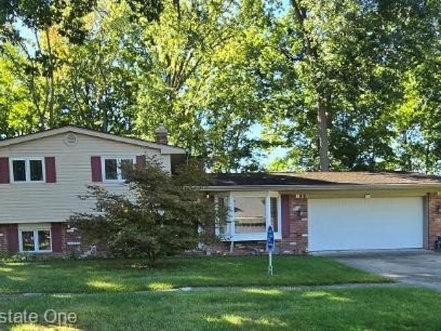 House for sale in Golf Manor, Commerce Charter Township