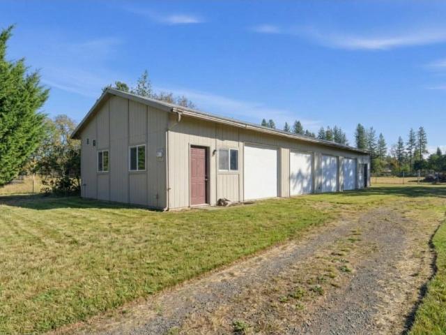 House for sale in Veneta, Lane County
