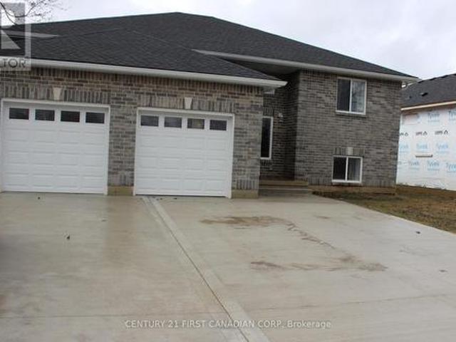 House for sale in Oil Springs, Ontario