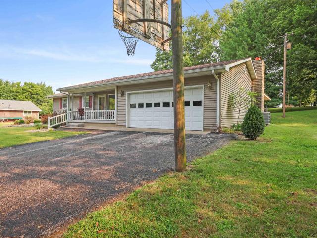House for sale in Bloomfield, Indiana