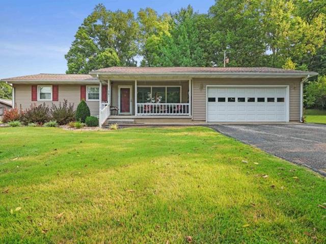House for sale in Bloomfield, Indiana