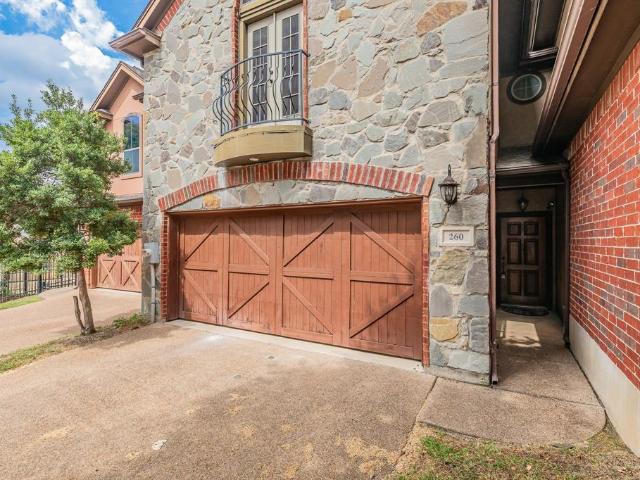 Townhouse for sale in Hurst, Texas