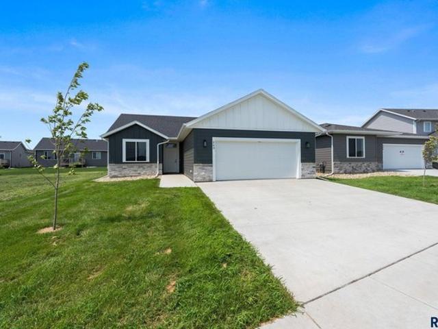 House for sale in Harrisburg, South Dakota