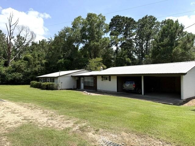 House for sale in Broaddus, Texas