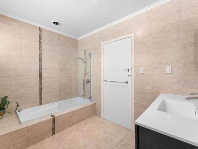 House for sale in Waimauku