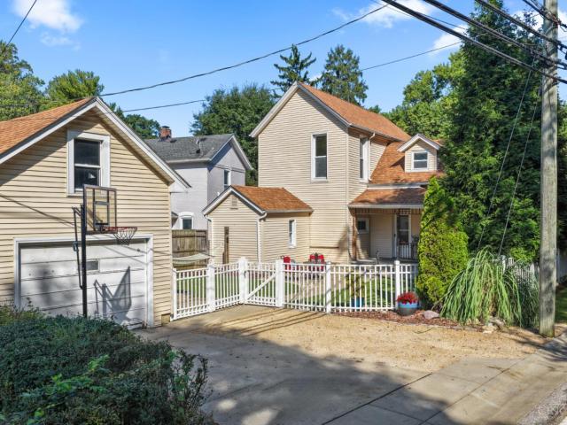 House for sale in Roselawn, Ohio