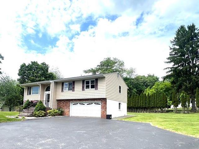Property for rent in Baldwin Place, New York