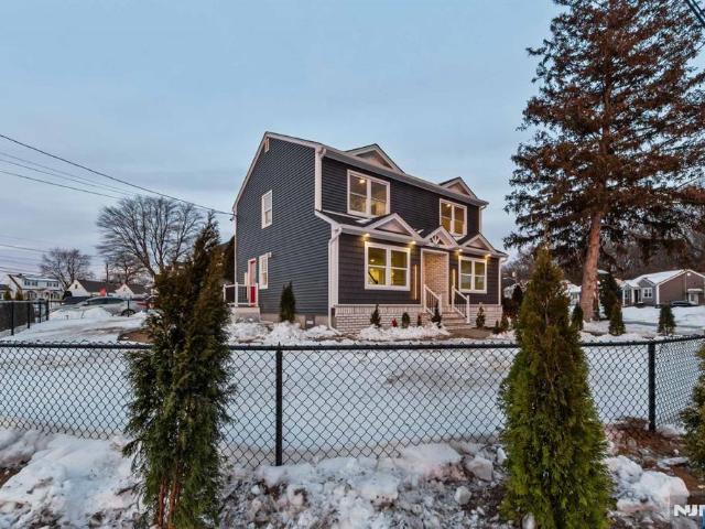 House for sale in Elmwood Park, New Jersey