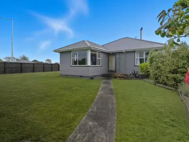 House for sale in Chaslands, Canterbury