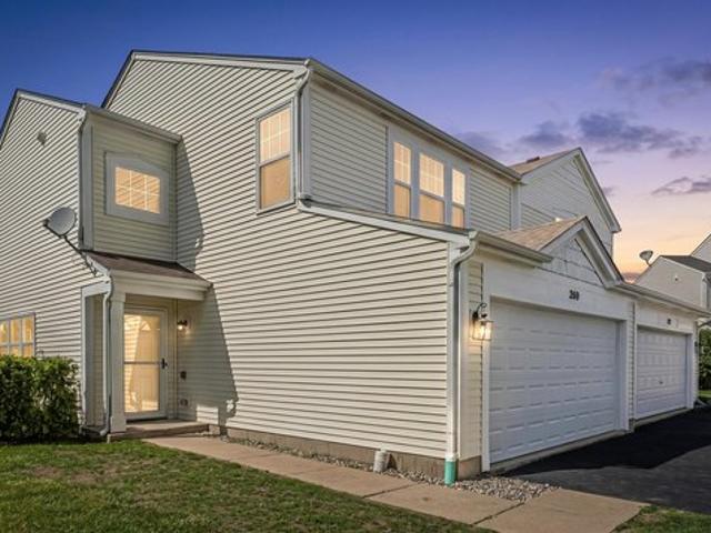 Townhouse for sale in Mchenry, Illinois