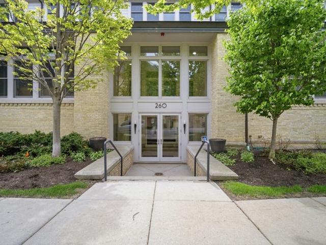 Condo for sale in Highland Park, Illinois