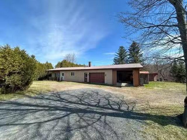 House for sale in Saint-cyrille-de-wendover