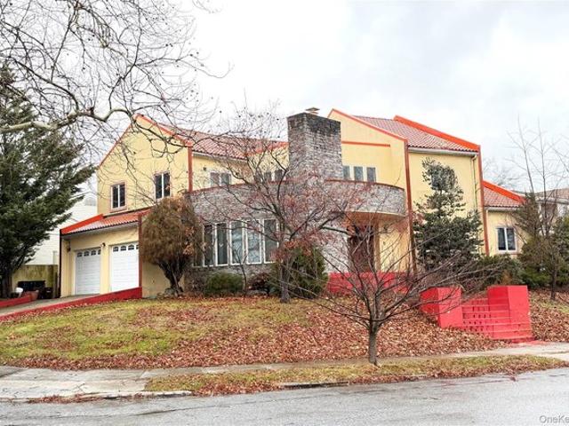 House for sale in Queens, Arverne
