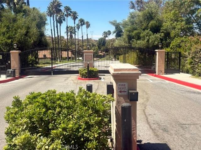 Townhouse for sale in Canyon Country, California