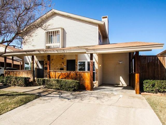 Townhouse for sale in Carrollton, Texas