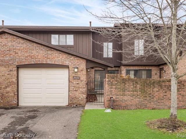 Townhouse for sale in Southfield, Michigan
