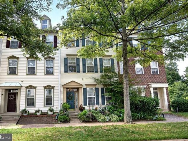 Townhouse for sale in Chantilly, Fairfax County