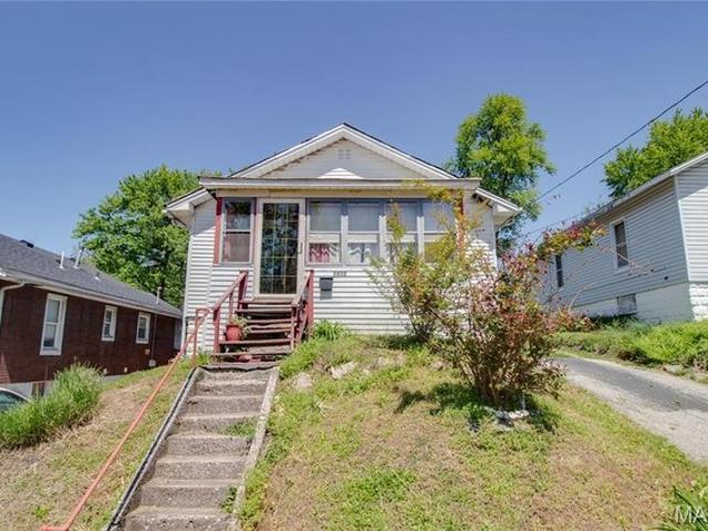 House for sale in Alton, Illinois