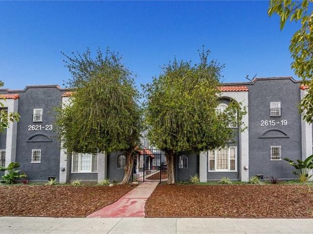Apartment for rent in Canoga Park, California