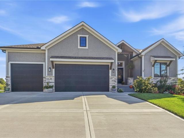House for sale in Adams Pointe Village, Blue Springs