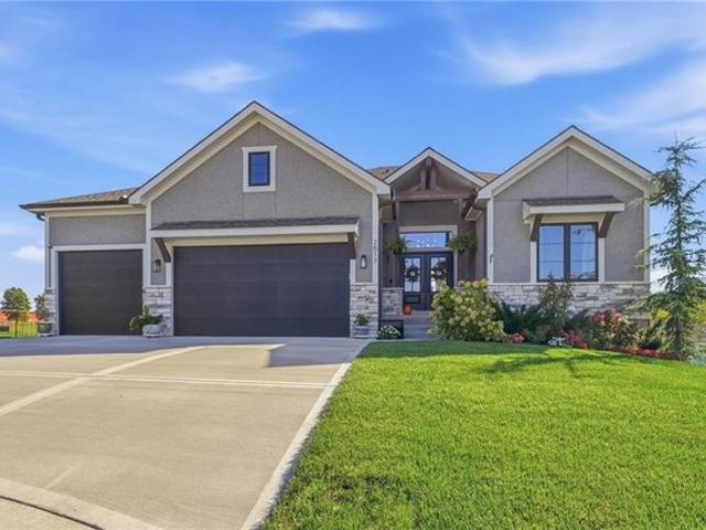 House for sale in Blue Springs, Jackson County