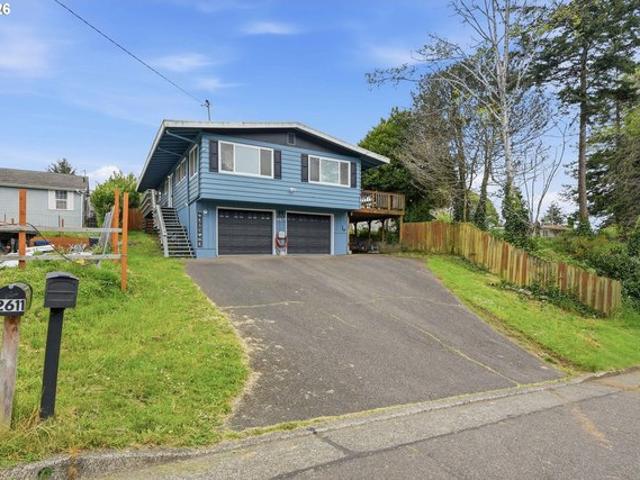 House for sale in North Bend, Coos County