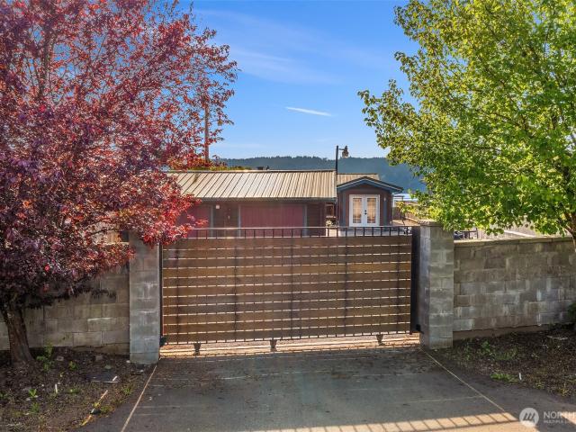House for sale in Hoodsport, Washington