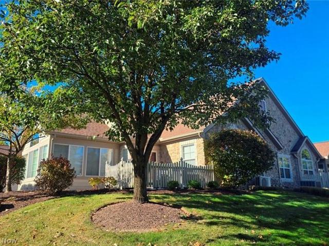 Condo for sale in Tara - Barrington Place, Aurora