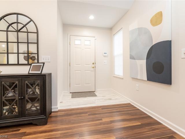 Condo for sale in Tara - Barrington Place, Aurora