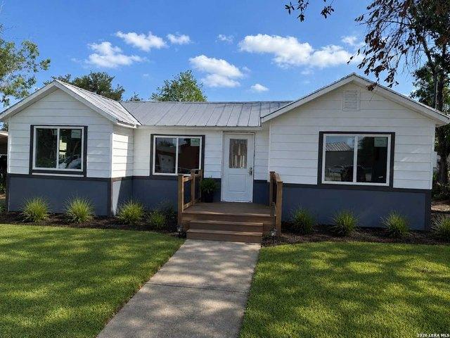 House for sale in Poteet, Texas