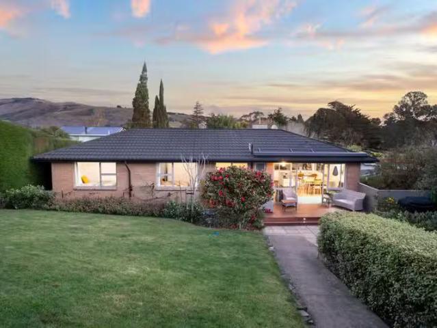 House for sale in Chaslands, Canterbury
