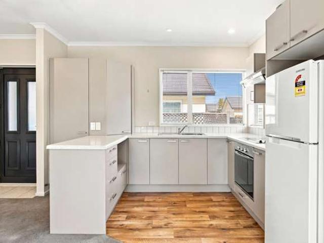 Apartment for sale in Chaslands, Canterbury