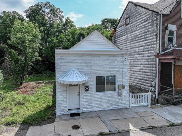 House for sale in Pittsburg, Pennsylvania