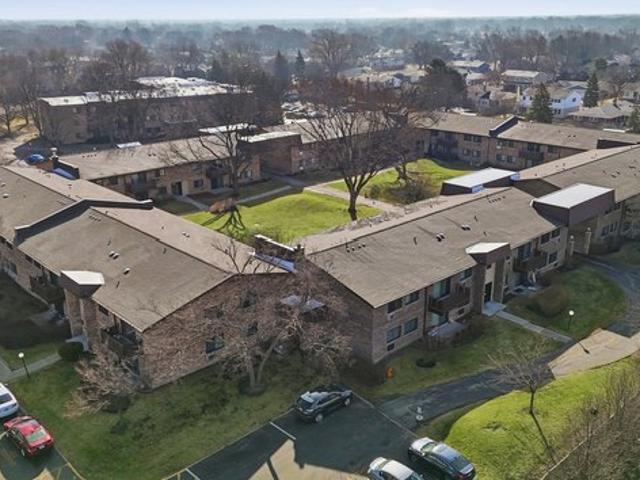 Condo for sale in Arlington Heights, Illinois
