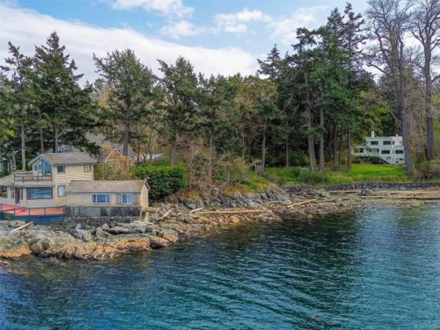 House for sale in Saanich, British Columbia
