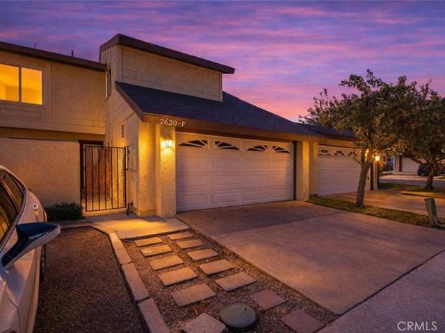 Townhouse for sale in Santa Ana, California