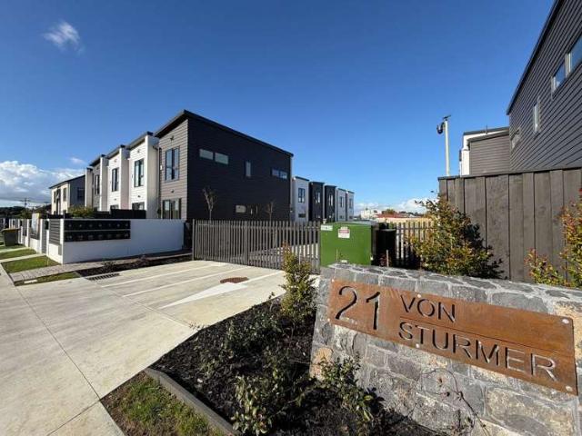 Townhouse for rent in Owhata