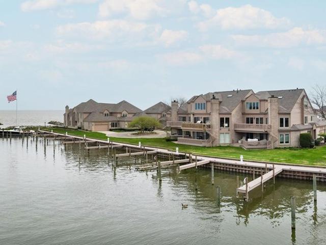 Condo for sale in Harrison Township, Michigan